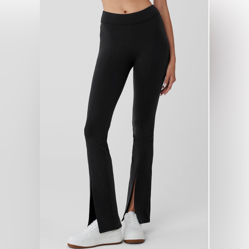 NWT Alo Yoga Airbrush Black Flutter Pants